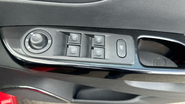 Renault Captur 1.2 TCE Dynamique S Nav 5dr Petrol Hatchback